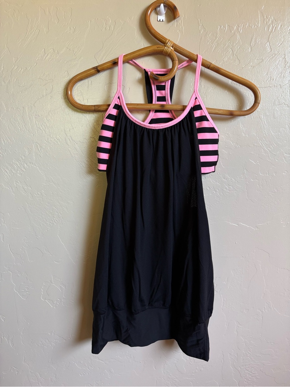 Lululemon No Limits Sports Bra Tank Top Hot Neon Pink Black Stripes 2013 Size 4